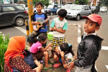 Belajar dari Jalanan: Ilmu yang Tak Pernah Masuk Buku Paket