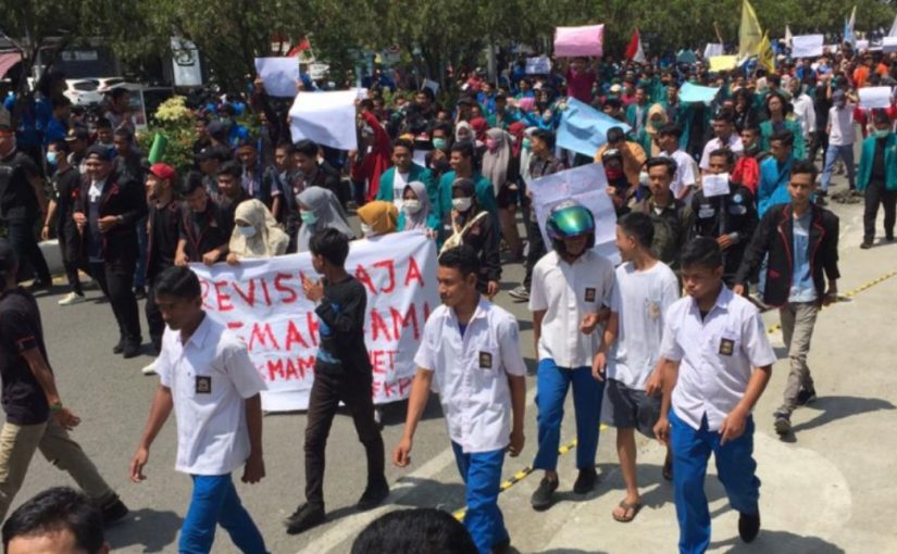 Penguatan Literasi Digital di SMA: Kesiapan Menghadapi Revolusi Teknologi 2030–2045